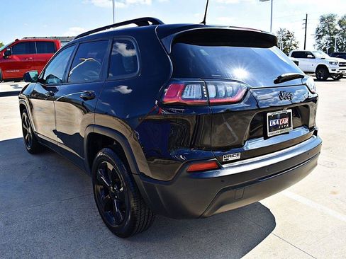 Used 2019 Jeep Cherokee Latitude Plus FWD image 8
