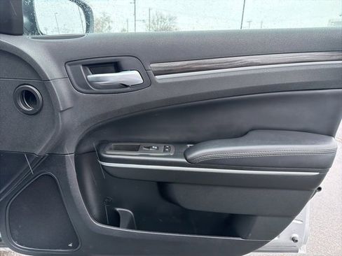 Used 2022 Chrysler 300 Touring L image 9