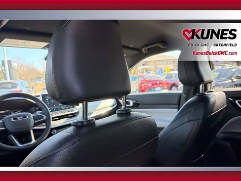 Used 2025 Jeep Compass Limited image 31