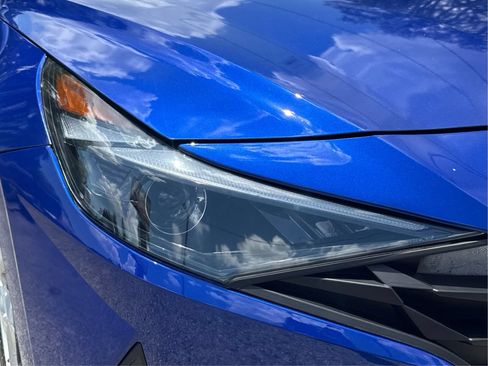 Used 2021 Hyundai Elantra SE FWD image 19