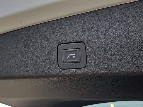 Used 2025 Buick Encore GX Avenir w/ Avenir Technology Package FWD image 30