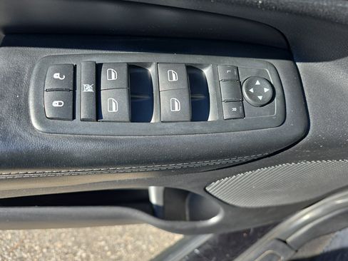 Used 2011 Jeep Grand Cherokee Laredo image 26