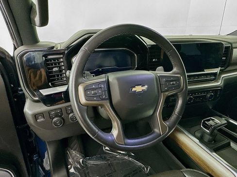 Used 2022 Chevrolet Silverado 1500 High Country w/ High Country Premium Package AWD/4WD image 16