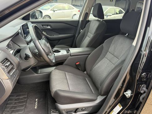 Used 2025 Nissan Rogue SV FWD image 6