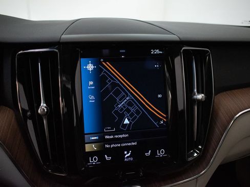 Used 2021 Volvo XC60 T5 Momentum w/ Protection Package Premier AWD/4WD image 14