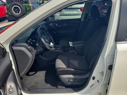 Certified 2019 Nissan Rogue SV FWD image 14