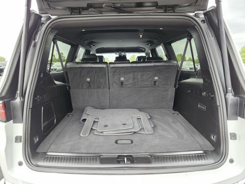 Used 2024 Jeep Wagoneer L Series II RWD image 25