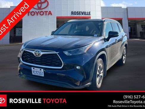 Certified 2022 Toyota Highlander XLE image 1
