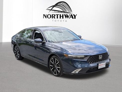 Used 2023 Honda Accord Touring image 4