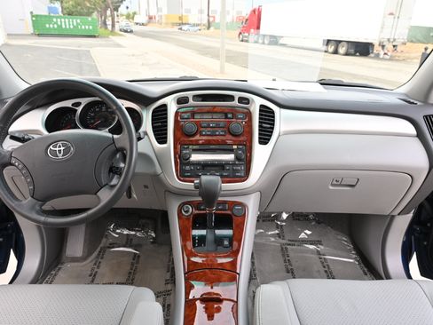 Used 2005 Toyota Highlander Limited AWD/4WD image 12