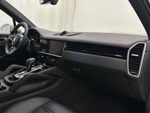 Used 2021 Porsche Cayenne AWD/4WD image 17