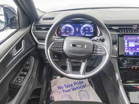 New 2025 Jeep Grand Cherokee Altitude image 29