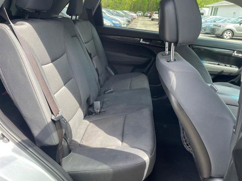 Used 2012 Kia Sorento LX w/ Third Row Pkg FWD image 13
