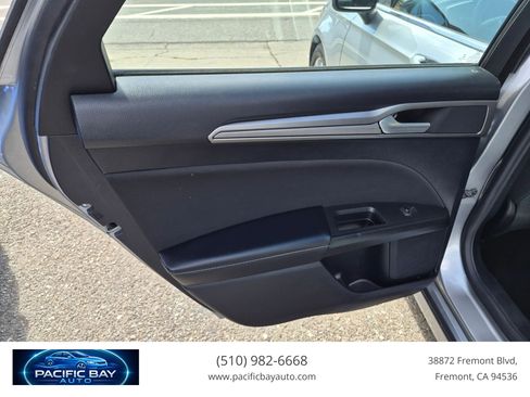 Used 2020 Ford Fusion SE image 12
