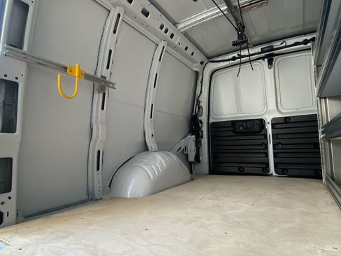 Used 2025 Chevrolet Express 2500 Extended w/ Communications Package image 9