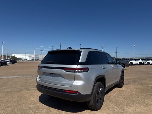 Used 2022 Jeep Grand Cherokee Altitude image 21