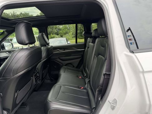 Used 2025 Jeep Grand Cherokee Limited w/ MOPAR Finishing Package AWD/4WD image 9