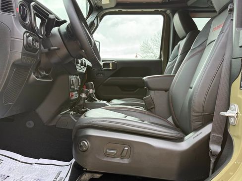 Used 2025 Jeep Wrangler Rubicon AWD/4WD image 28