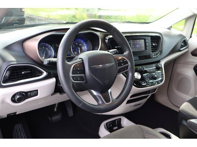 Used 2017 Chrysler Pacifica Touring FWD image 24