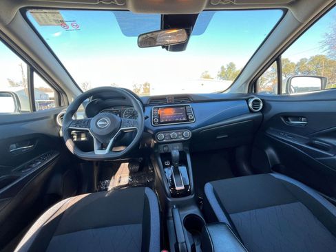 Used 2025 Nissan Versa SV image 31