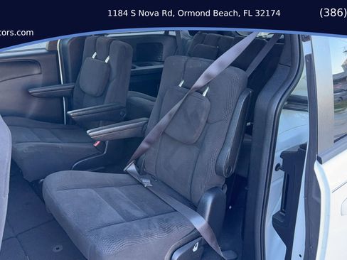Used 2017 Dodge Grand Caravan SE image 15