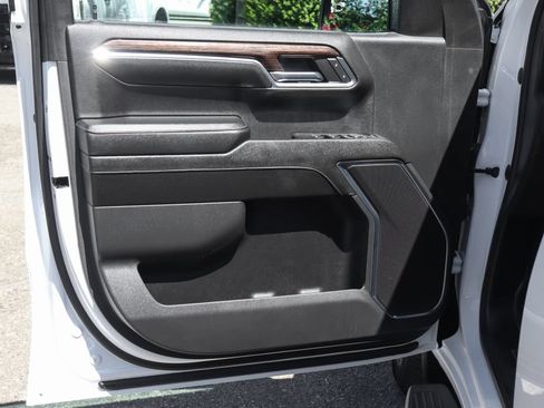 Used 2024 GMC Sierra 1500 Elevation w/ LPO, Elevation Black Package AWD/4WD image 18