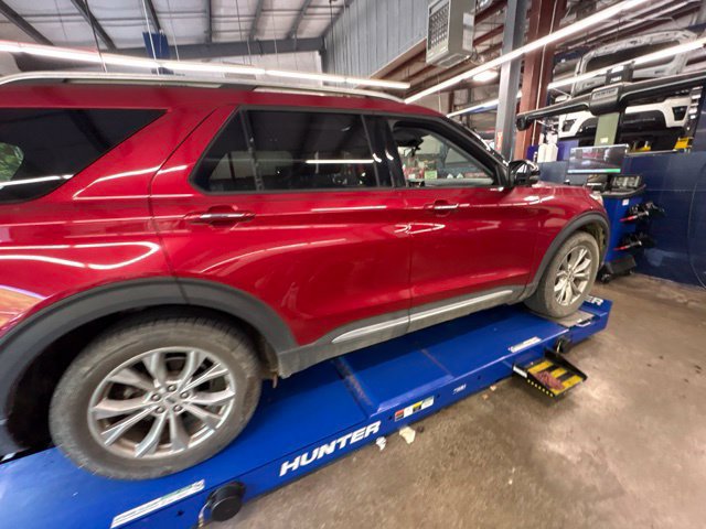 Used 2021 Ford Explorer Limited w/ Equipment Group 301A AWD/4WD image 18