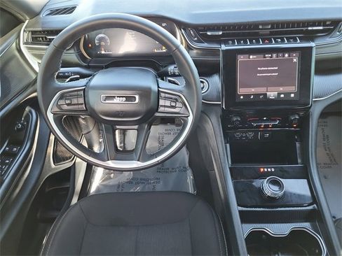 Certified 2025 Jeep Grand Cherokee Laredo image 23