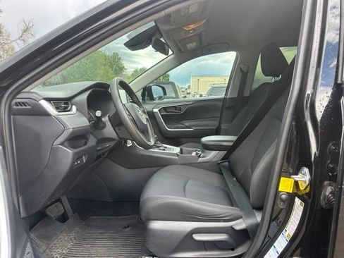 Used 2020 Toyota RAV4 LE AWD/4WD image 19