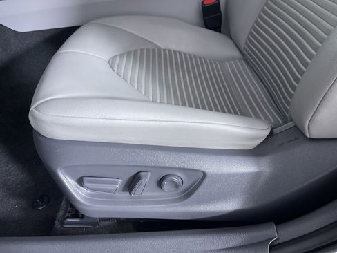 Used 2021 Toyota Camry SE FWD image 13