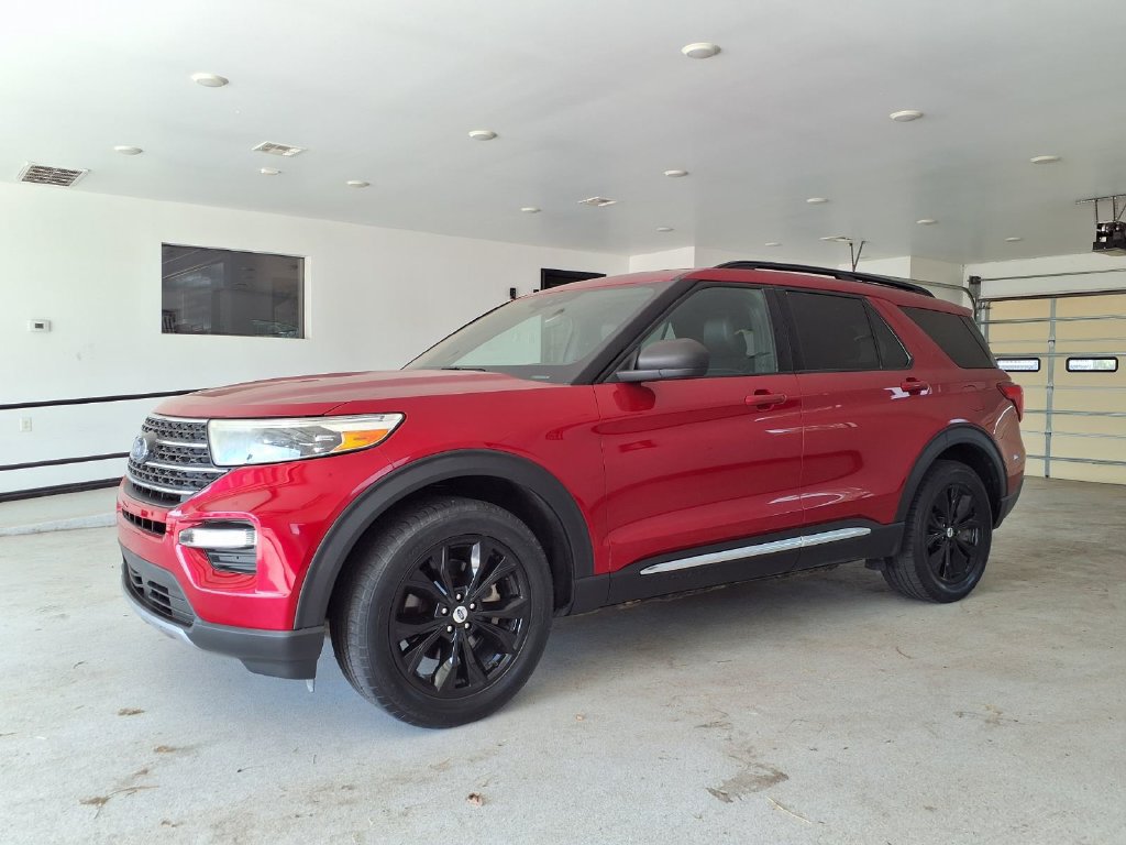 Used 2020 Ford Explorer XLT w/ Equipment Group 202A AWD/4WD image 2