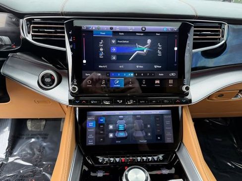 Used 2023 Jeep Grand Wagoneer Series III image 25