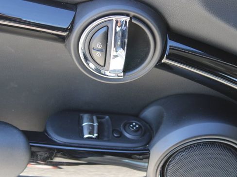 Used 2020 MINI Cooper 2-Door Hardtop FWD image 27