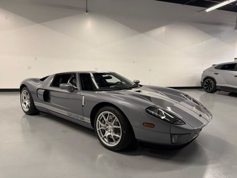Used 2006 Ford GT RWD image 12