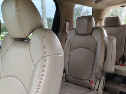 Used 2009 Saturn Outlook XR w/ Convenience Package image 15