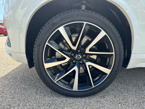Used 2022 Volvo XC90 T6 Momentum w/ Advanced Package image 17