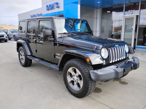Used 2016 Jeep Wrangler Unlimited Sahara AWD/4WD image 3