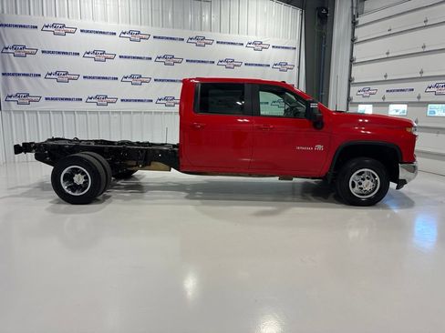 Used 2024 Chevrolet Silverado 3500 LT w/ Convenience Package AWD/4WD image 6