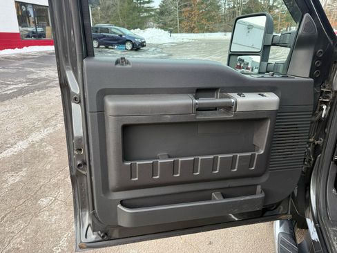 Used 2016 Ford F250 Lariat w/ Lariat Interior Package image 29