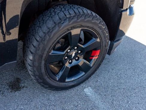 Used 2018 Chevrolet Silverado 1500 LTZ Z71 w/ Redline Edition AWD/4WD image 9