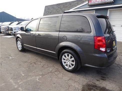 Used 2018 Dodge Grand Caravan SE image 8
