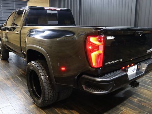 Used 2022 Chevrolet Silverado 3500 High Country AWD/4WD image 3