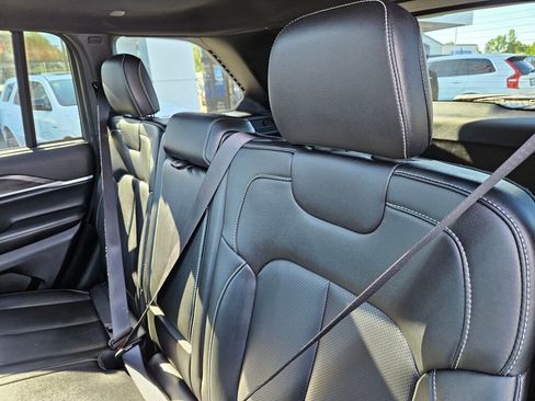 Used 2024 Jeep Grand Cherokee Limited w/ Luxury Tech Group II AWD/4WD image 15