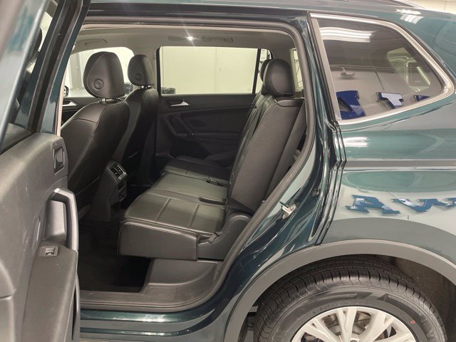 Used 2018 Volkswagen Tiguan SE w/ Panoramic Sunroof Package AWD/4WD image 8