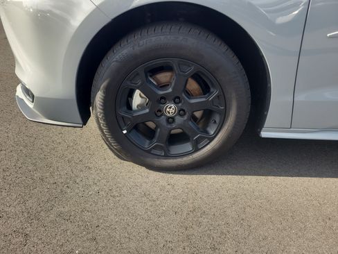 Certified 2025 Toyota Sienna XLE Woodland Edition AWD/4WD image 9