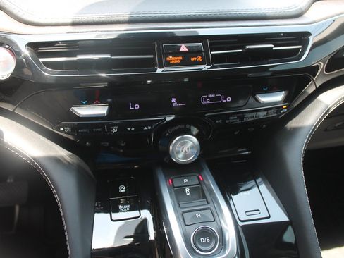 Used 2023 Acura MDX SH-AWD w/ Advance Package image 12