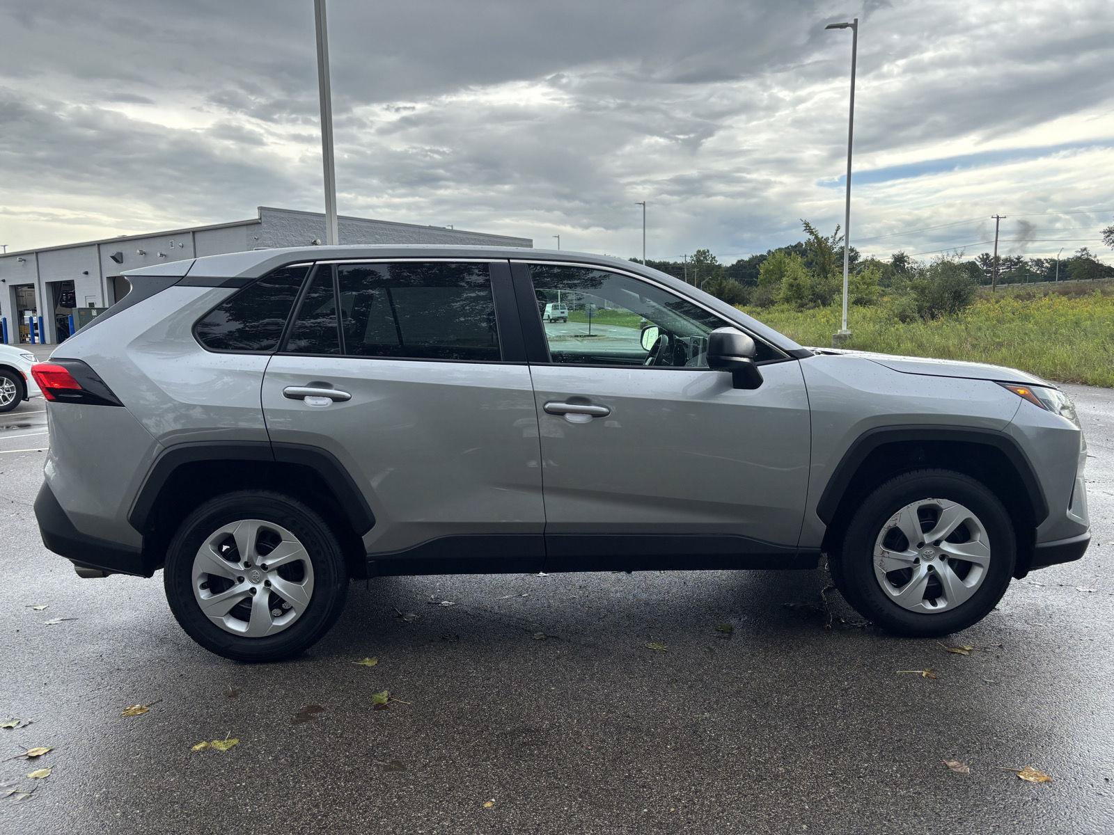 Used 2025 Toyota RAV4 LE AWD/4WD image 6