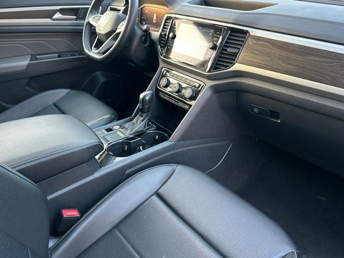 Certified 2022 Volkswagen Atlas SE image 17