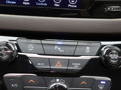 Used 2018 Chrysler Pacifica Touring-L image 24