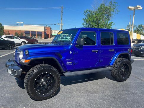 Used 2019 Jeep Wrangler Unlimited Sahara w/ Uconnect 4C Nav & Sound Group AWD/4WD image 3